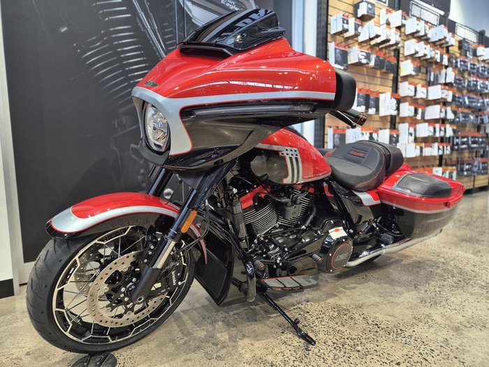 Harley-Davidson CVO Street Glide 121 (FLHXSE) Touring