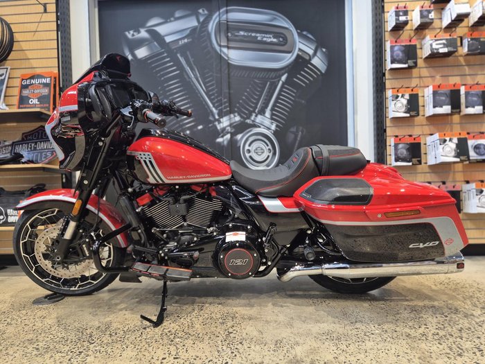 Harley-Davidson CVO Street Glide 121 (FLHXSE) Touring