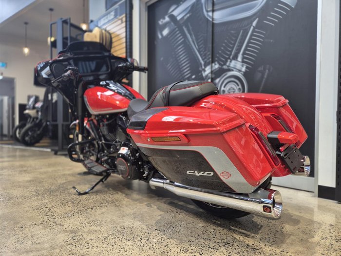 Harley-Davidson CVO Street Glide 121 (FLHXSE) Touring