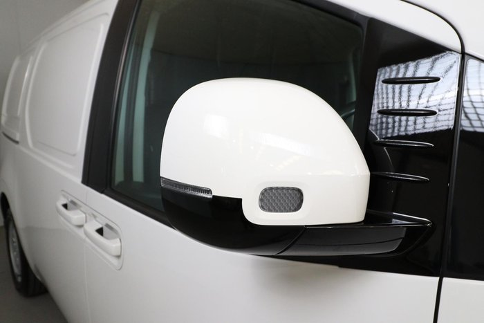 2022 Hyundai STARIA LOAD