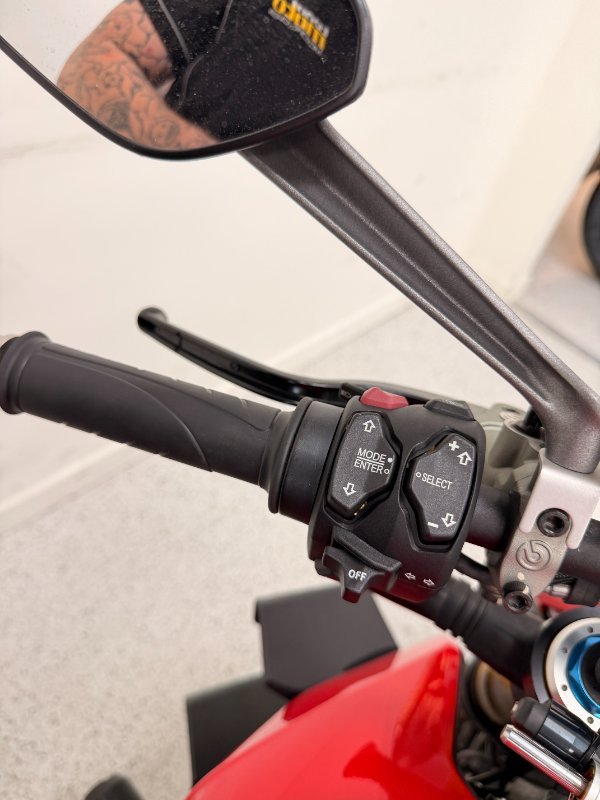 2021 DUCATI STREETFIGHTER V4 S Red
