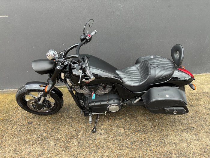 2013 VICTORY HAMMER 8-BALL BLACK