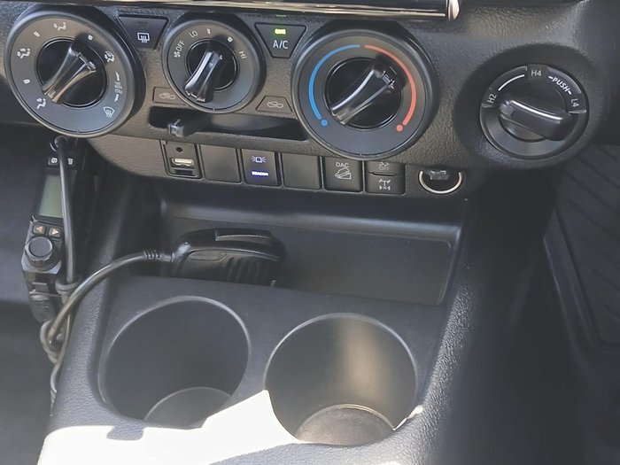 2022 Toyota Hilux SR