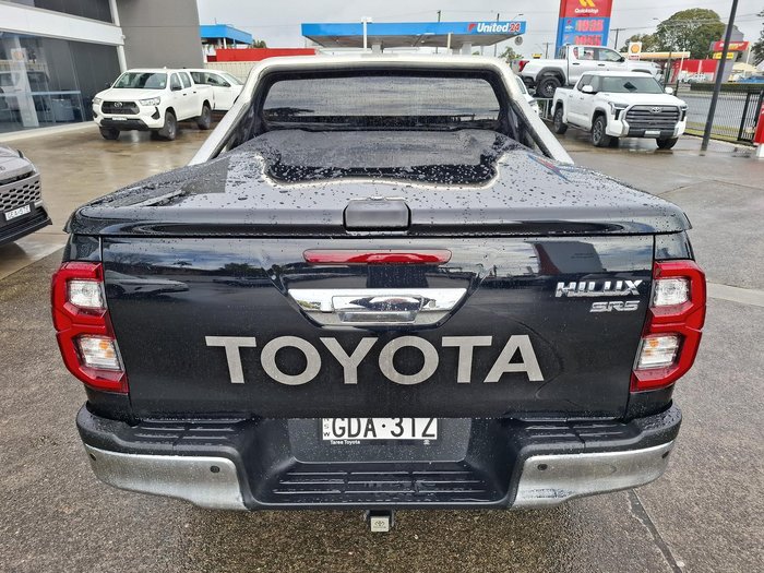 2021 Toyota Hilux SR5
