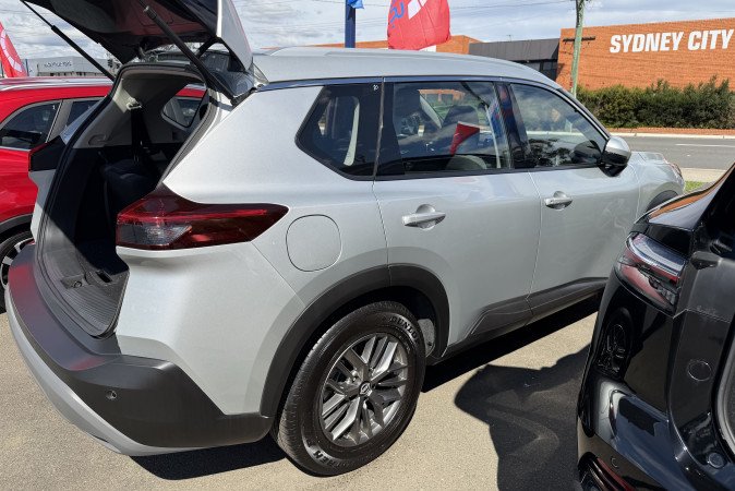 2024 NISSAN X-TRAIL ST (4WD)