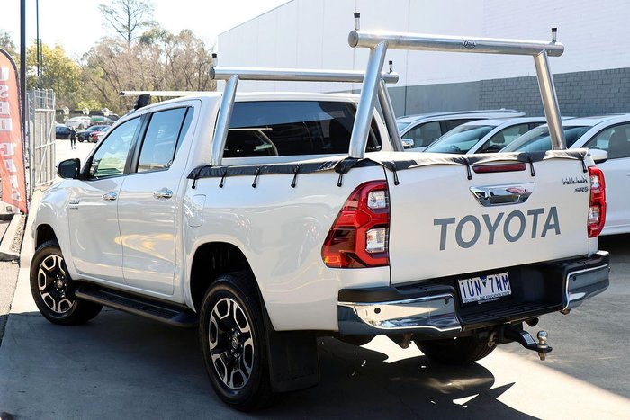 2021 Toyota Hilux SR5