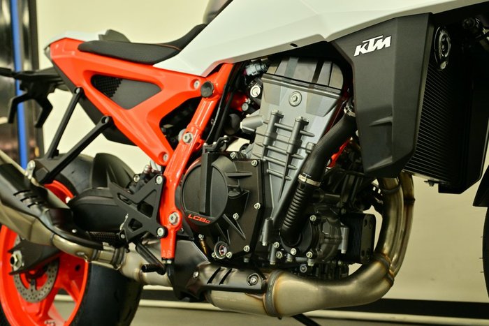 2026 Ktm 990 DUKE R Orange