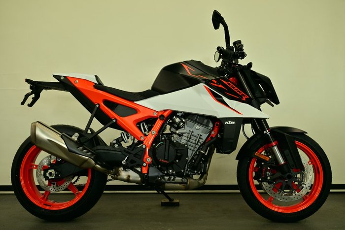 2026 Ktm 990 DUKE R Orange