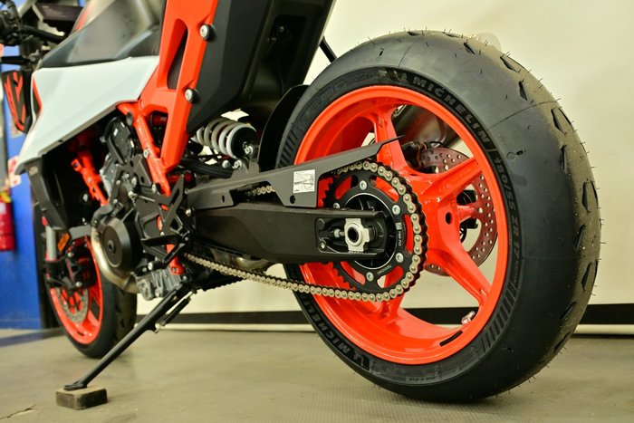 2026 Ktm 990 DUKE R Orange