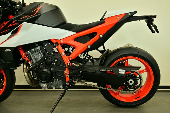2026 Ktm 990 DUKE R Orange