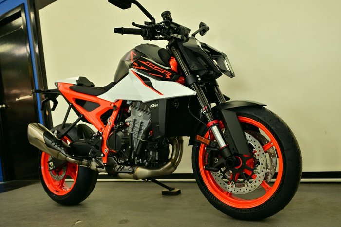 2026 Ktm 990 DUKE R Orange