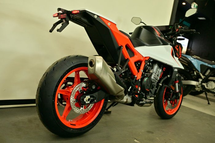 2026 Ktm 990 DUKE R Orange