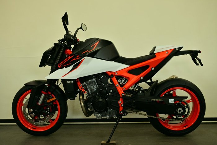 2026 Ktm 990 DUKE R Orange