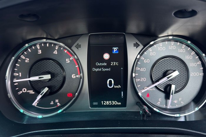 2023 Toyota Hilux SR
