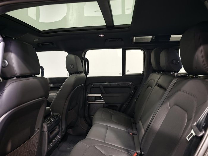 2022 Land Rover Defender 110 D300 SE