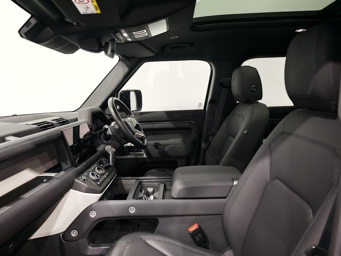 2022 Land Rover Defender 110 D300 SE