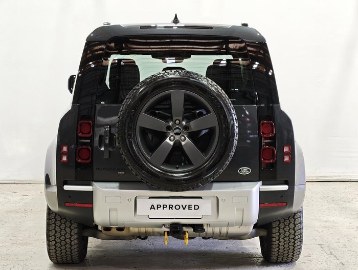 2022 Land Rover Defender 110 D300 SE