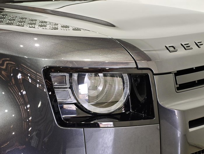 2022 Land Rover Defender 110 D300 SE