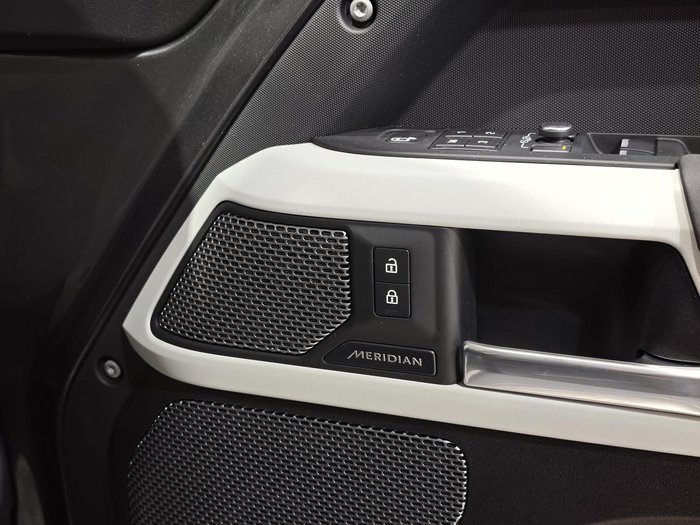 2022 Land Rover Defender 110 D300 SE