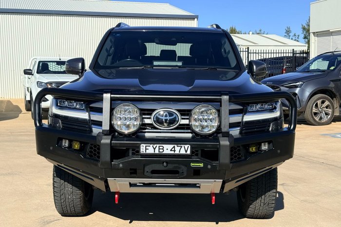 2022 Toyota Landcruiser LC300 VX (4x4)