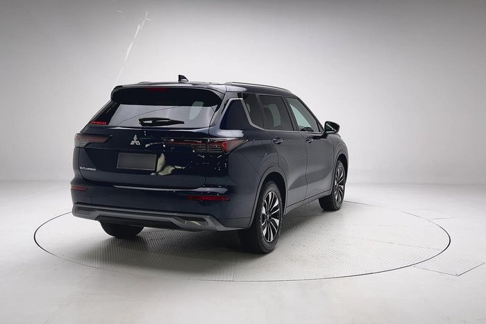 2025 Mitsubishi Outlander LS
