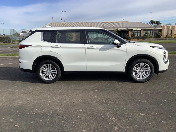 2023 Mitsubishi Outlander ES