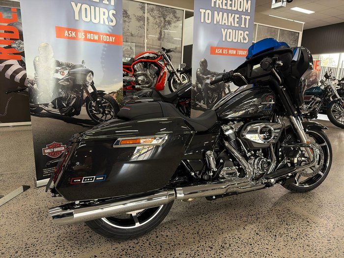 2026 Harley-Davidson Street Glide 117 (FLHX)