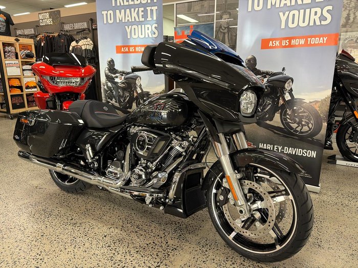 2026 Harley-Davidson Street Glide 117 (FLHX)