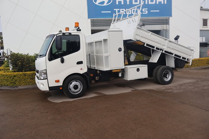 2015 HINO DUTRO