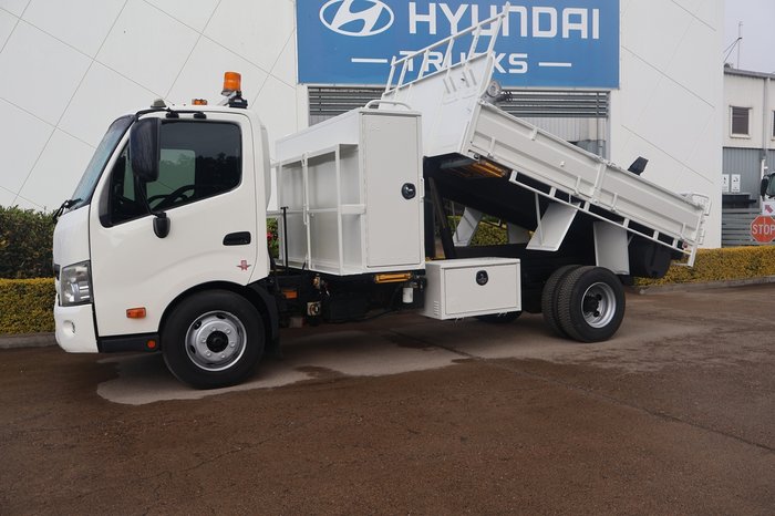 2015 HINO DUTRO