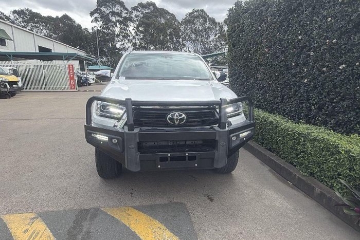 2023 Toyota Hilux SR5