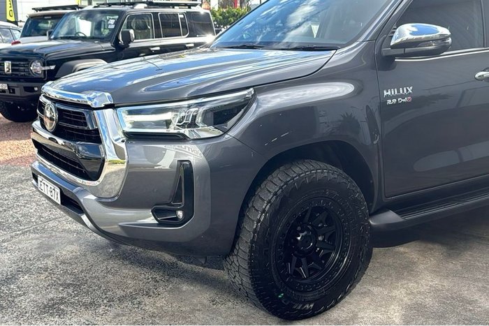 2022 Toyota Hilux SR5