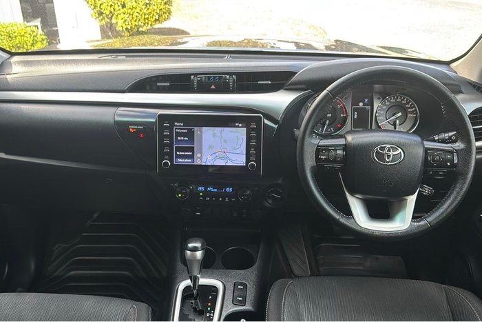 2022 Toyota Hilux SR5