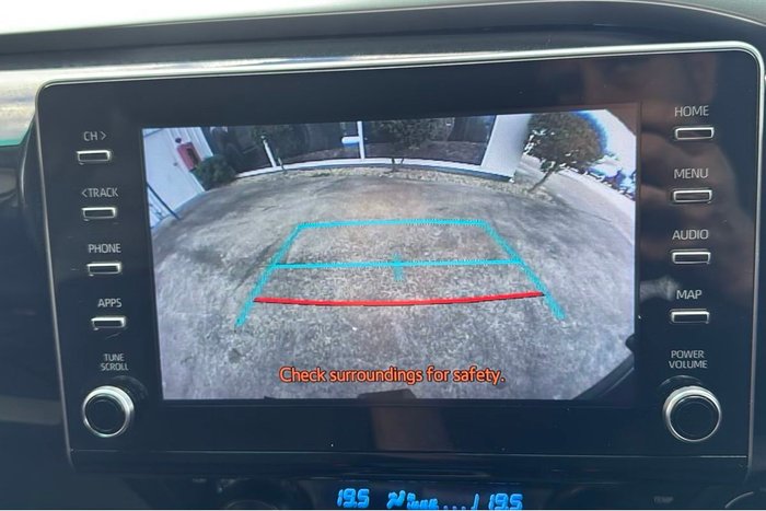 2022 Toyota Hilux SR5