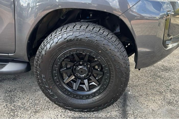 2022 Toyota Hilux SR5