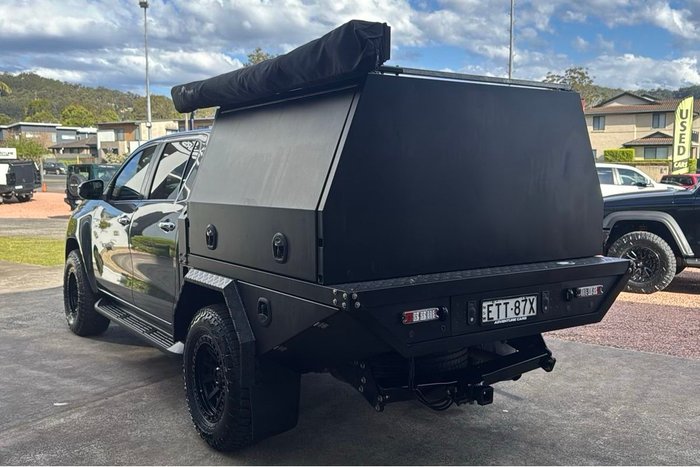 2022 Toyota Hilux SR5