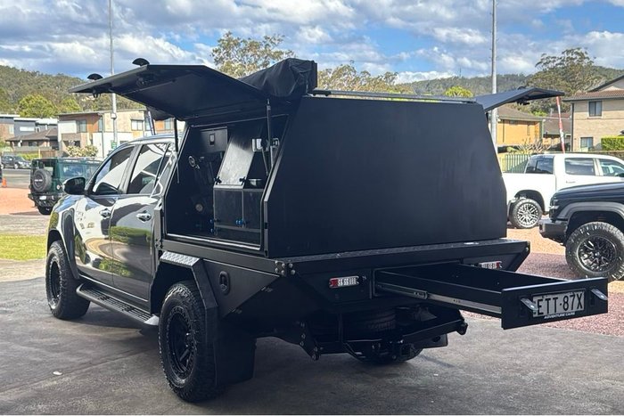 2022 Toyota Hilux SR5