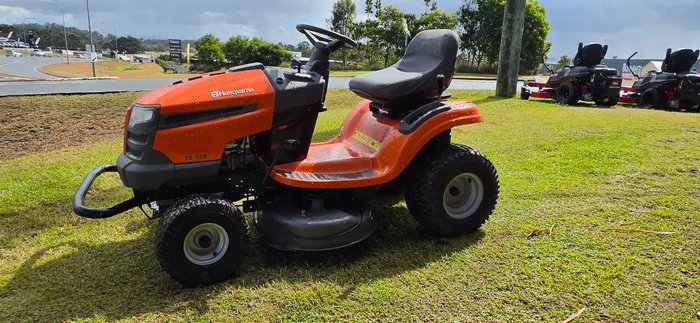 2015 Husqvarna 2015 Husqvarna TS 138 Tractor Orange