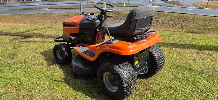 2015 Husqvarna 2015 Husqvarna TS 138 Tractor Orange