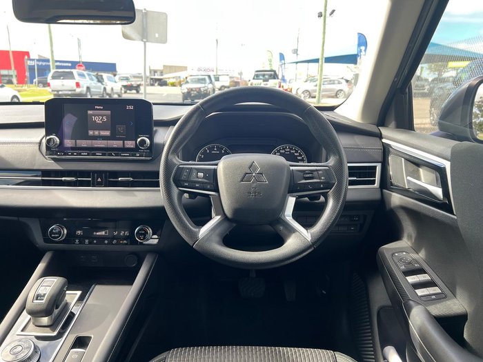 2022 Mitsubishi Outlander ES