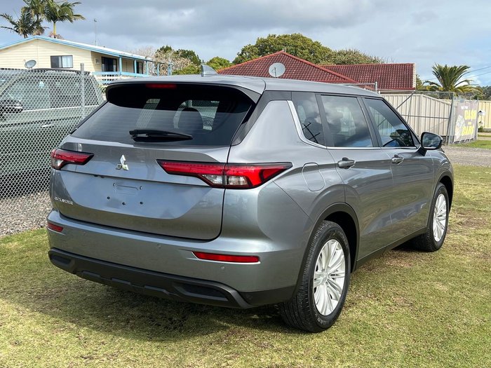 2022 Mitsubishi Outlander ES