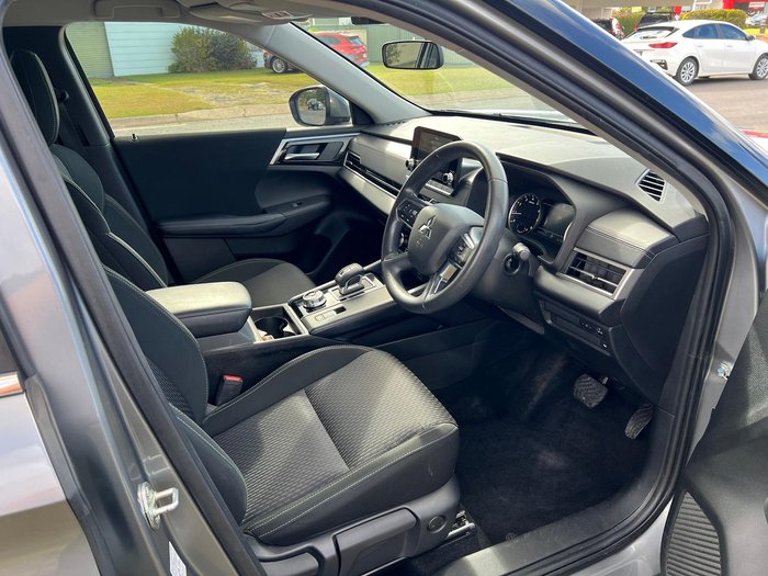 2022 Mitsubishi Outlander ES