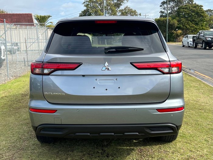 2022 Mitsubishi Outlander ES