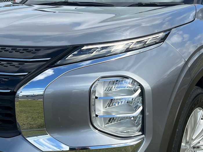 2022 Mitsubishi Outlander ES