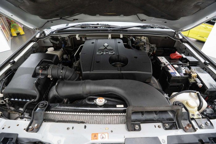 2013 Mitsubishi Pajero