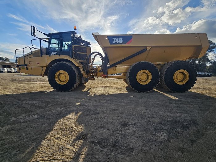 2018 Caterpillar 745