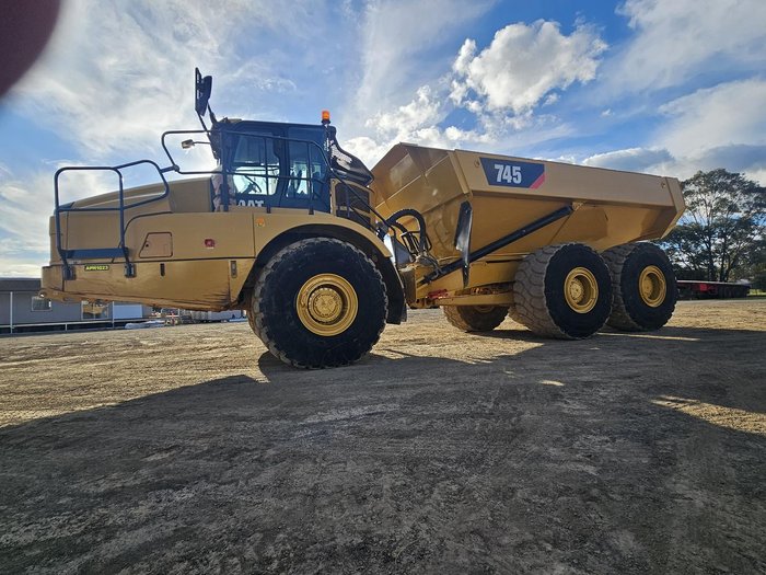 2018 Caterpillar 745