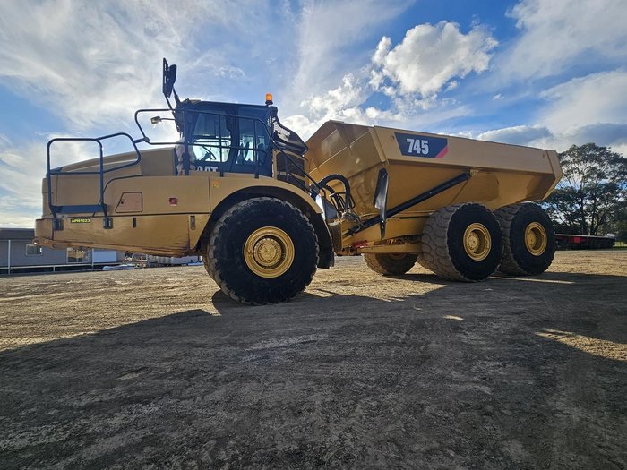 2018 Caterpillar 745