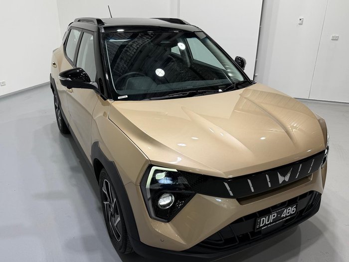 2025 Mahindra XUV3XO AX7L