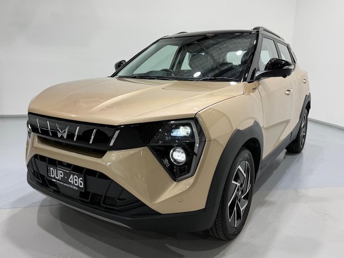 2025 Mahindra XUV3XO AX7L